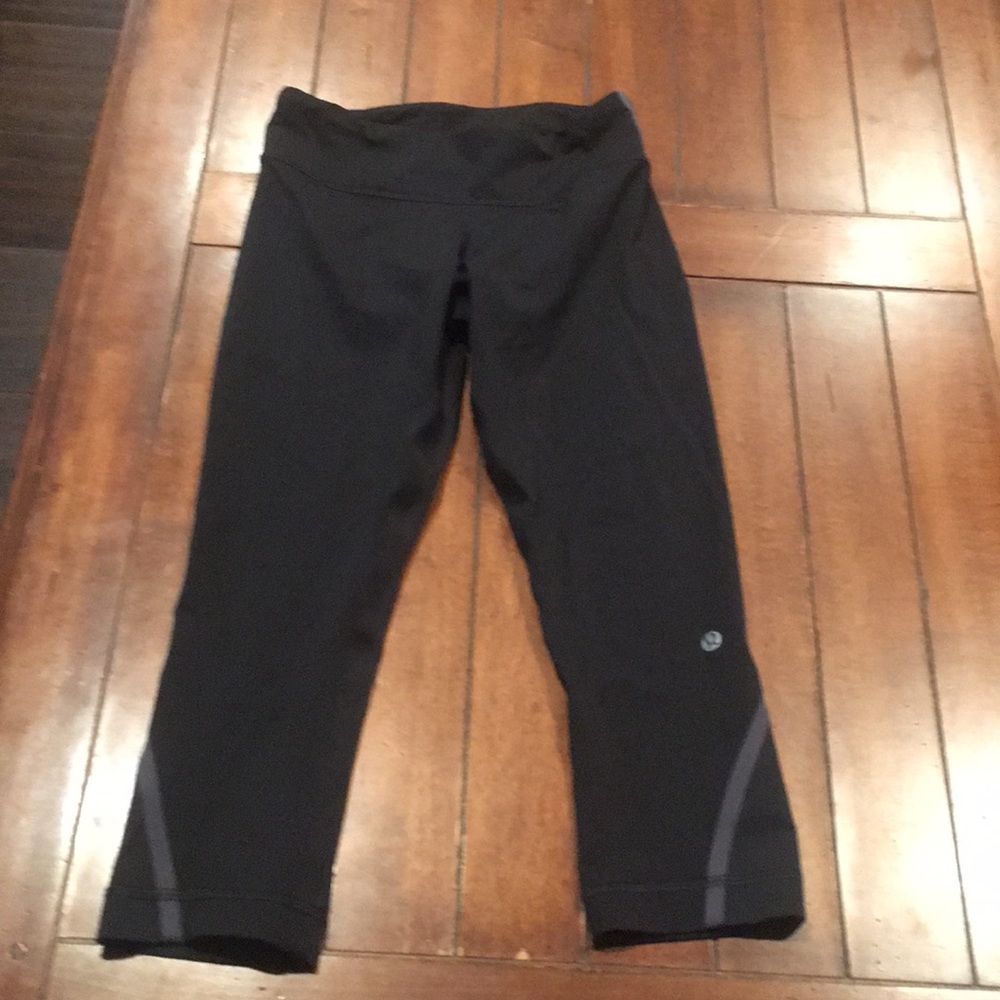 Lululemon capri legging pants, size 4